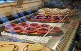 Blueberry and raspberry tarts and Sherpa Mijoux comtoisette